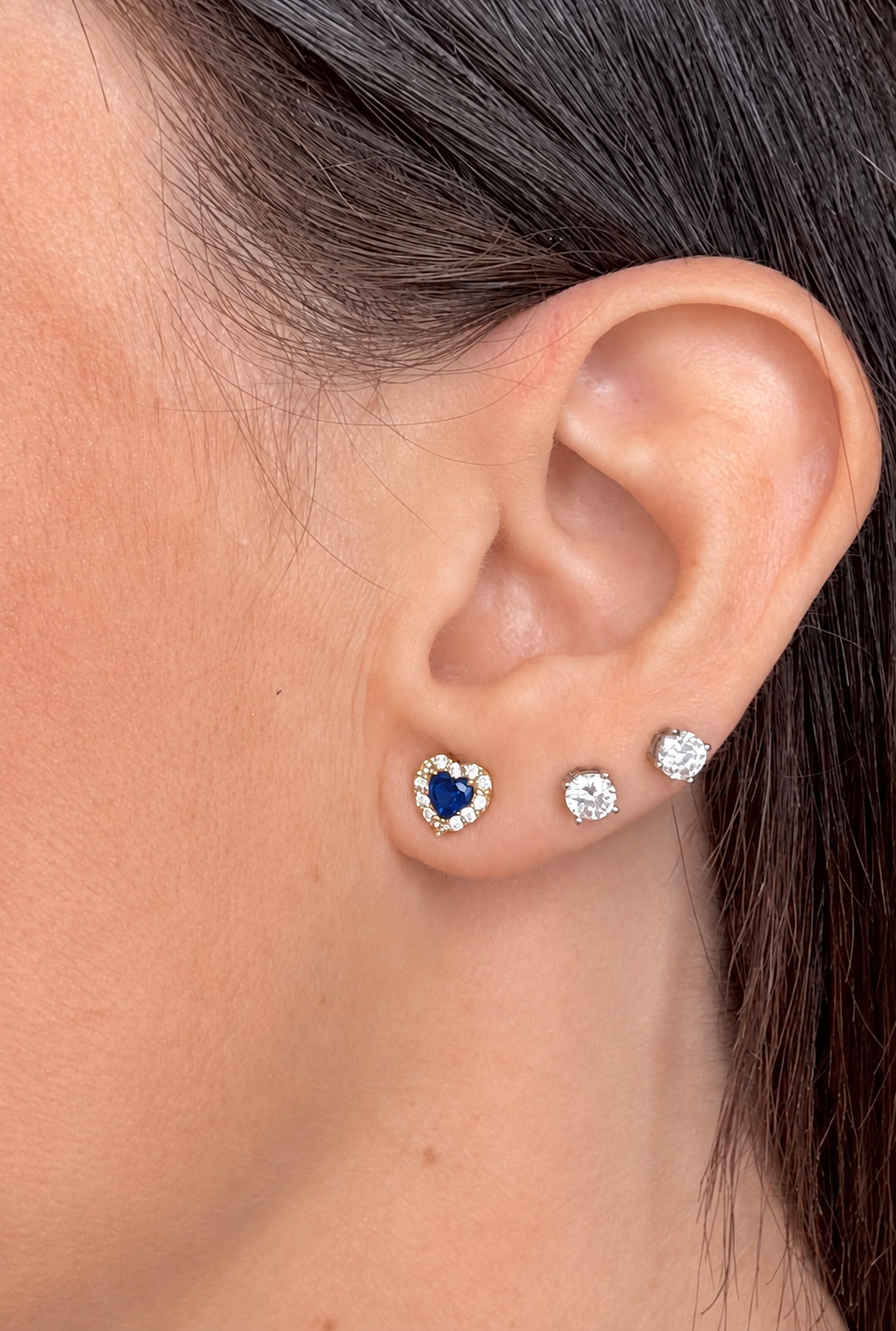 ORECCHINI CUORE CON ZIRCONI BLU E BIANCHI IN ORO 18 KT