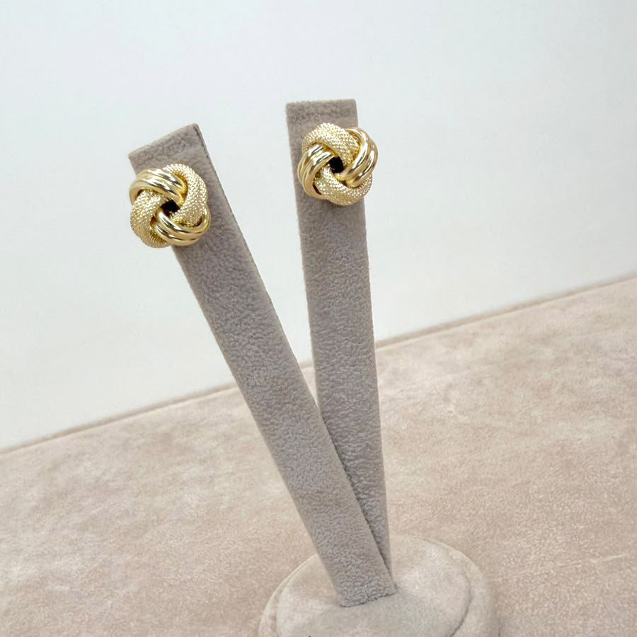 ORECCHINI NODO INTRECCIATO CON LAVORAZIONE DIAMANTATA IN ORO GIALLO 18 KT