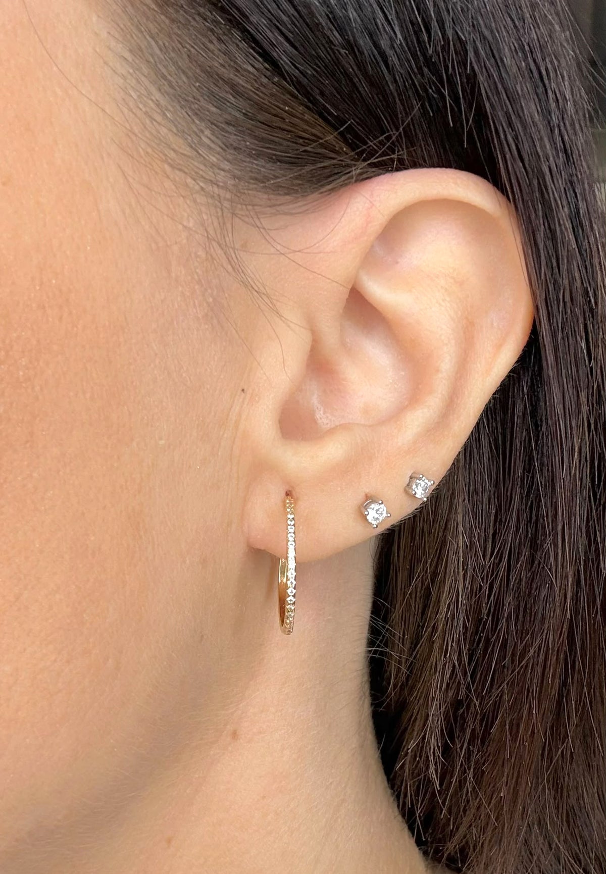 ORECCHINI A CERCHIO CON ZIRCONI IN ORO GIALLO 18 KT (750)
