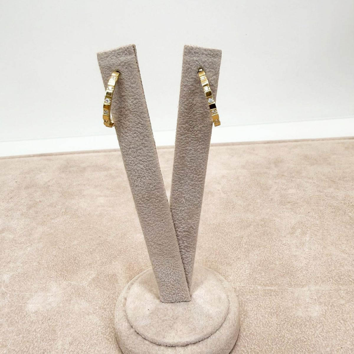 ORECCHINI A CERCHIO CON ZIRCONI IN ORO GIALLO 18 KT (750)