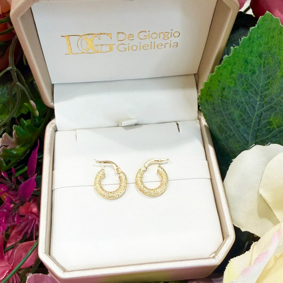 ORECCHINI A CERCHIO LAVORATI IN ORO GIALLO 18 KT (750)