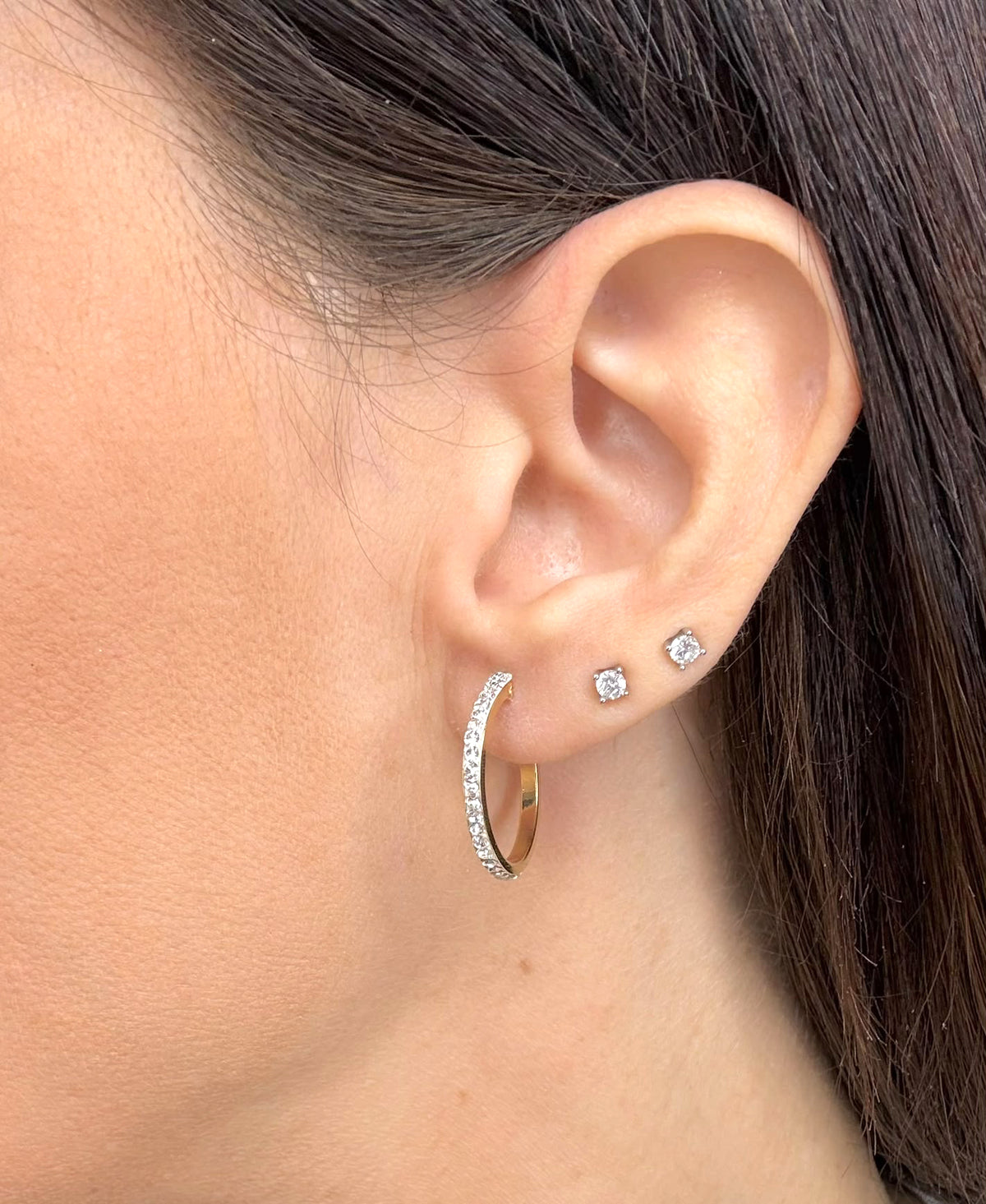 ORECCHINI A CERCHIO CON ZIRCONI IN ORO GIALLO 18 KT (750)