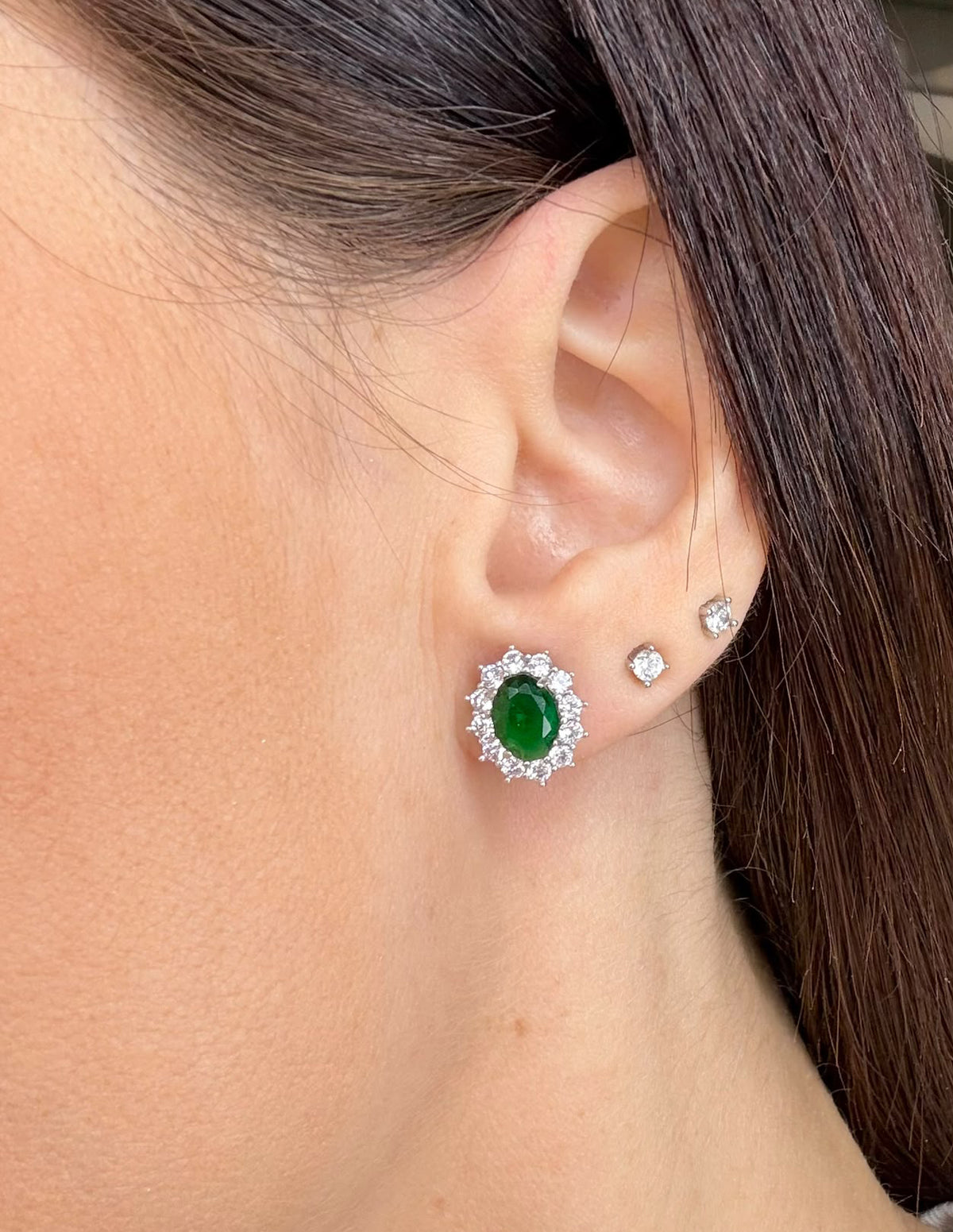 ORECCHINI CON PIETRA VERDE E ZIRCONI IN ORO BIANCO 18 KT (750)