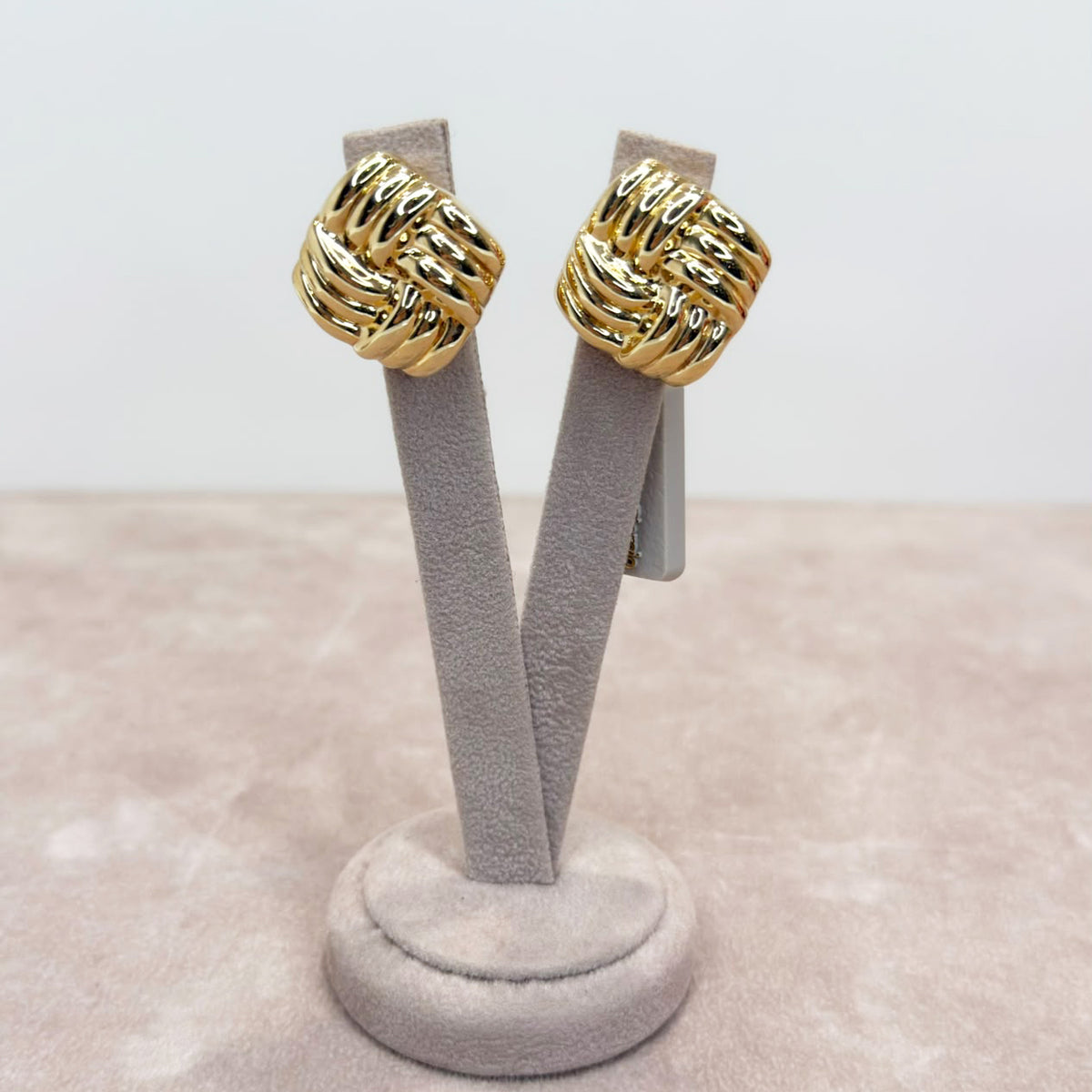 ORECCHINI QUADRATI INTRECCIATI IN ORO GIALLO 18 KT (750)