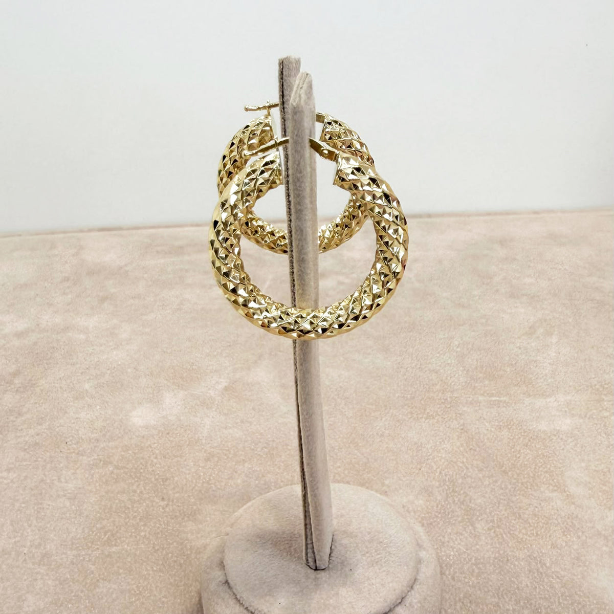 ORECCHINI A CERCHIO SFACCETTATI IN ORO GIALLO 18 KT (750)