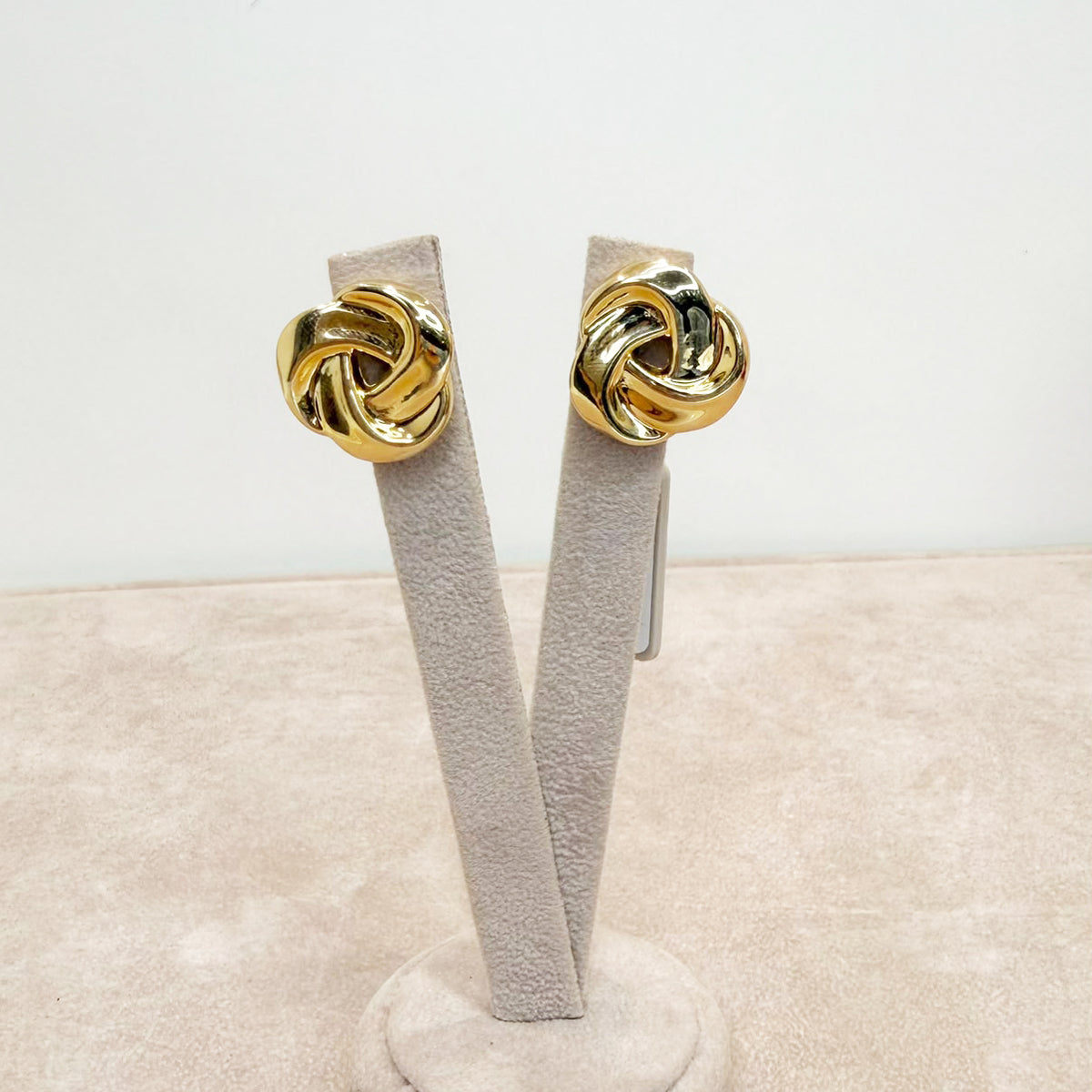 ORECCHINI A NODO BOMBATO IN ORO GIALLO 18 KT (750)