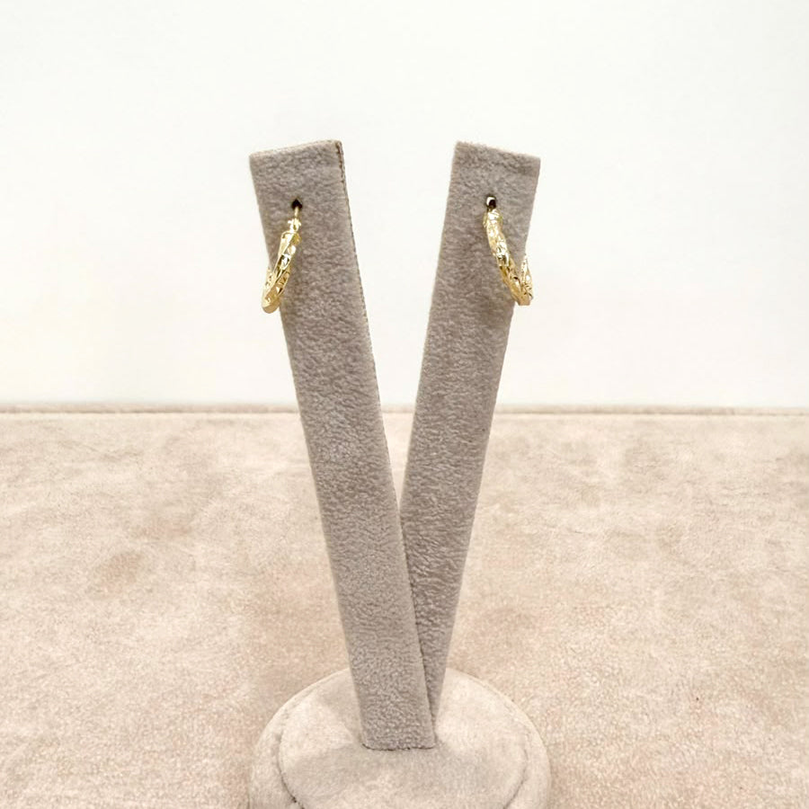 ORECCHINI A CERCHIO CON LAVORAZIONE SFACCETTATA IN ORO 18 KT
