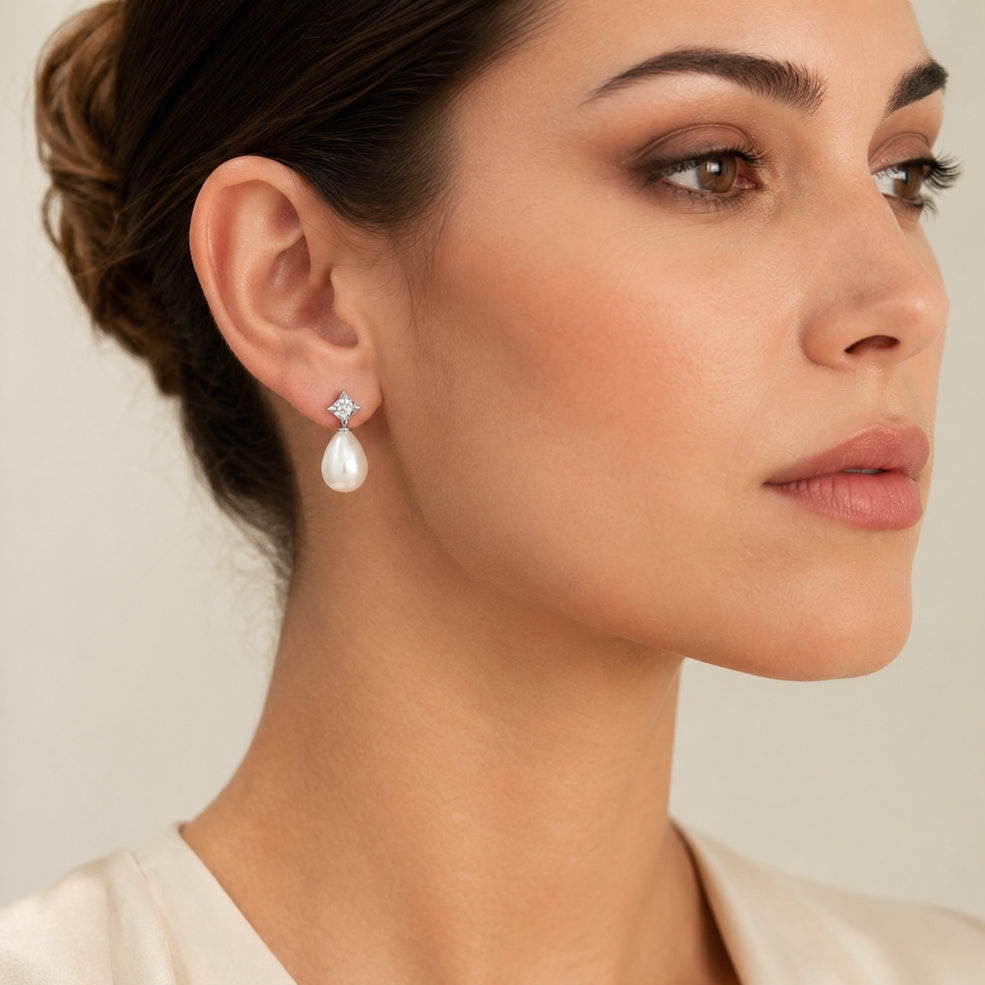 ORECCHINI IN ORO BIANCO 18KT CON DIAMANTI E MADREPERLE